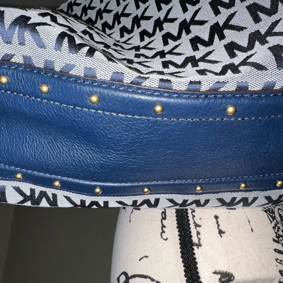 Michael Kors Luxury Studded Astor Large Shoulder Bag Tote NWT - Picture 6 of 10